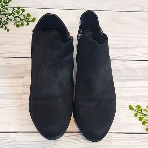 Daisy Fuentes Wrena Ankle Booties Black Faux Suede Womens Size 7M - Picture 2 of 9